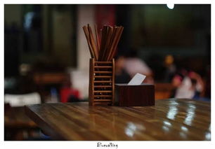 筷子在中国的饮食文化中扮演着重要的角色英文